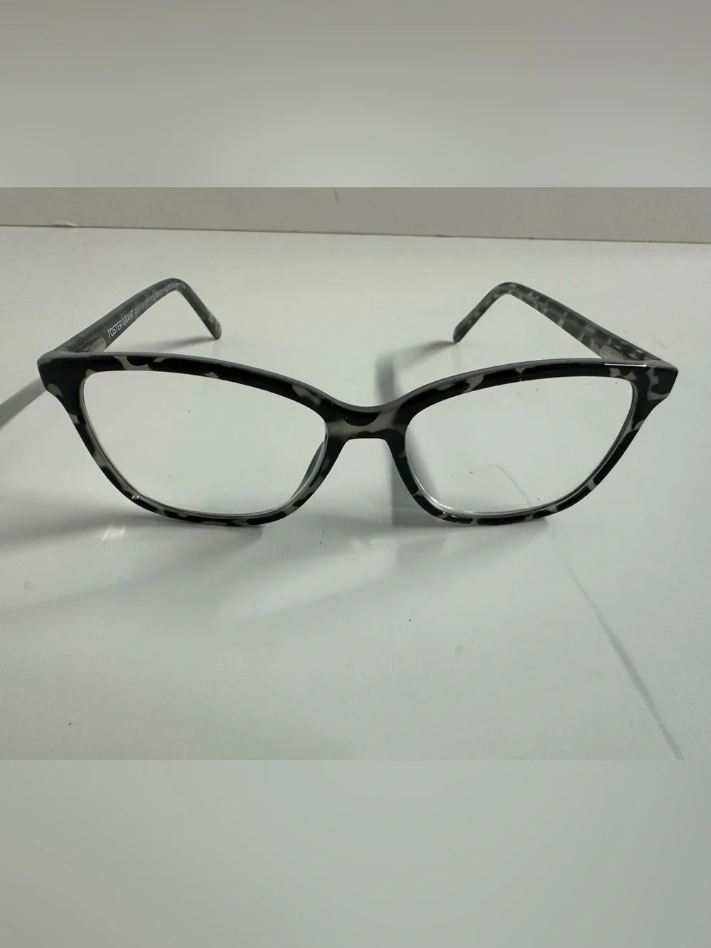 Foster Grand Black Tortoise Shell Readers with case & cloth